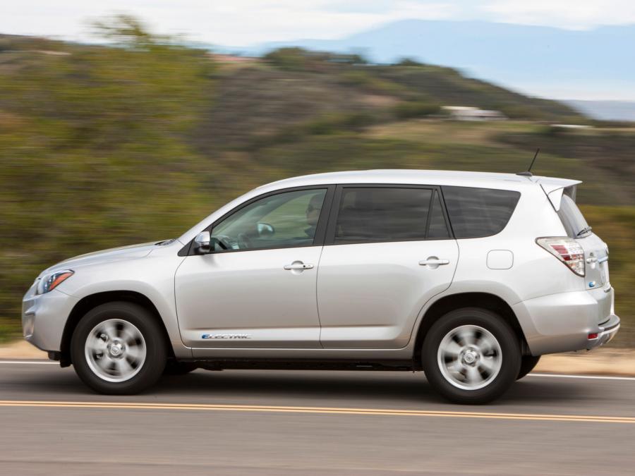  Toyota RAV4 EV 2012 года  (фото 12 из 107)